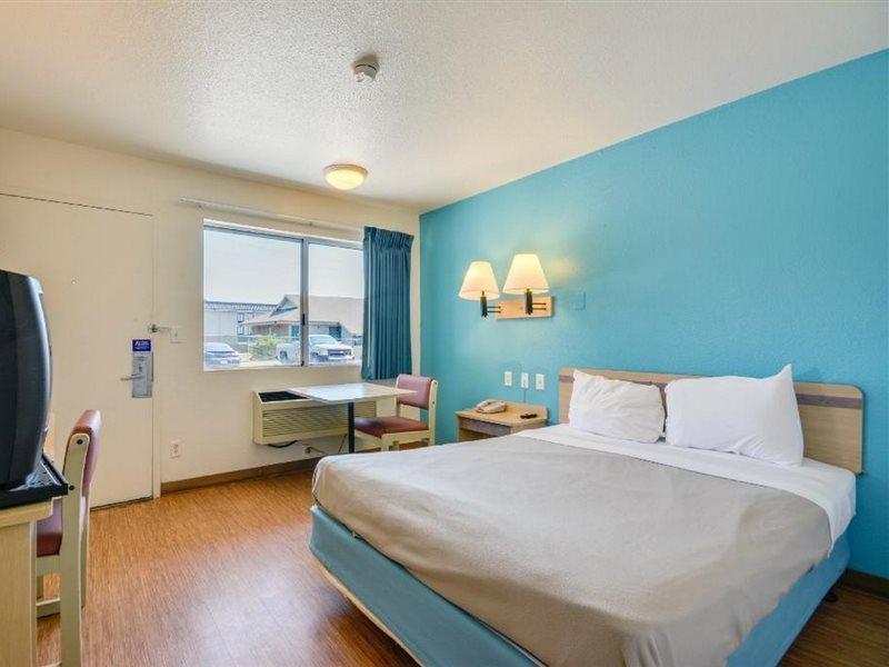 Rodeway Inn Tillmans Corner Bagian luar foto