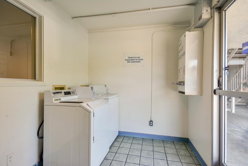Rodeway Inn Tillmans Corner Bagian luar foto