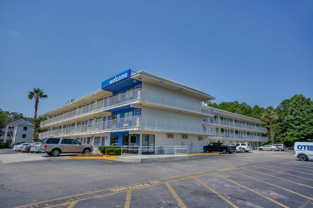 Rodeway Inn Tillmans Corner Bagian luar foto