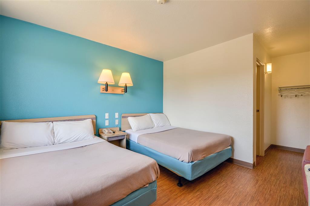 Rodeway Inn Tillmans Corner Ruang foto