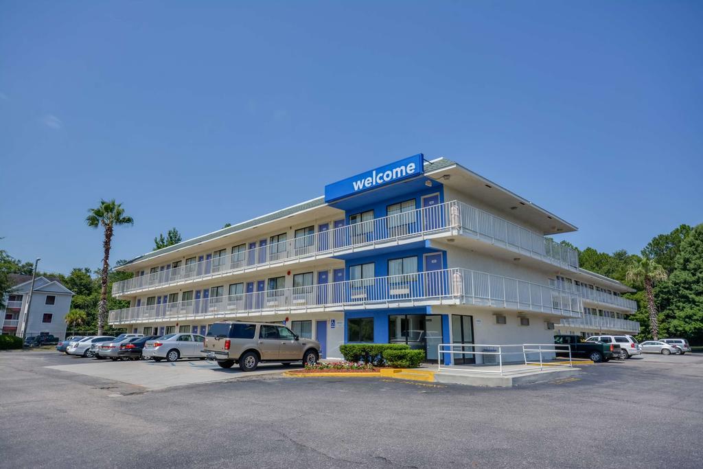 Rodeway Inn Tillmans Corner Bagian luar foto