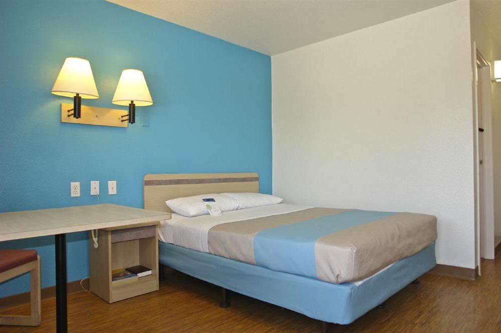 Rodeway Inn Tillmans Corner Ruang foto
