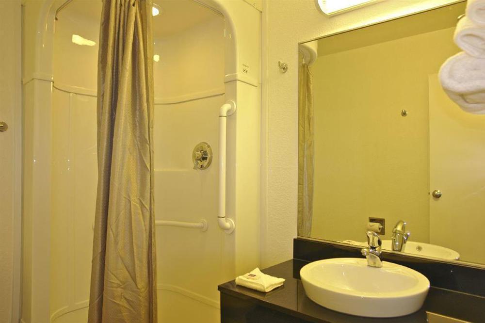 Rodeway Inn Tillmans Corner Ruang foto